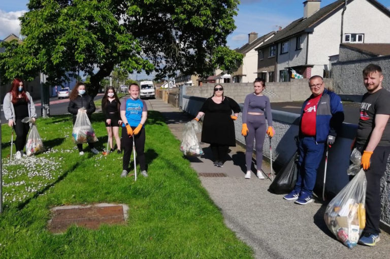 Why has Garryowen (pop. 4000) no community centre?