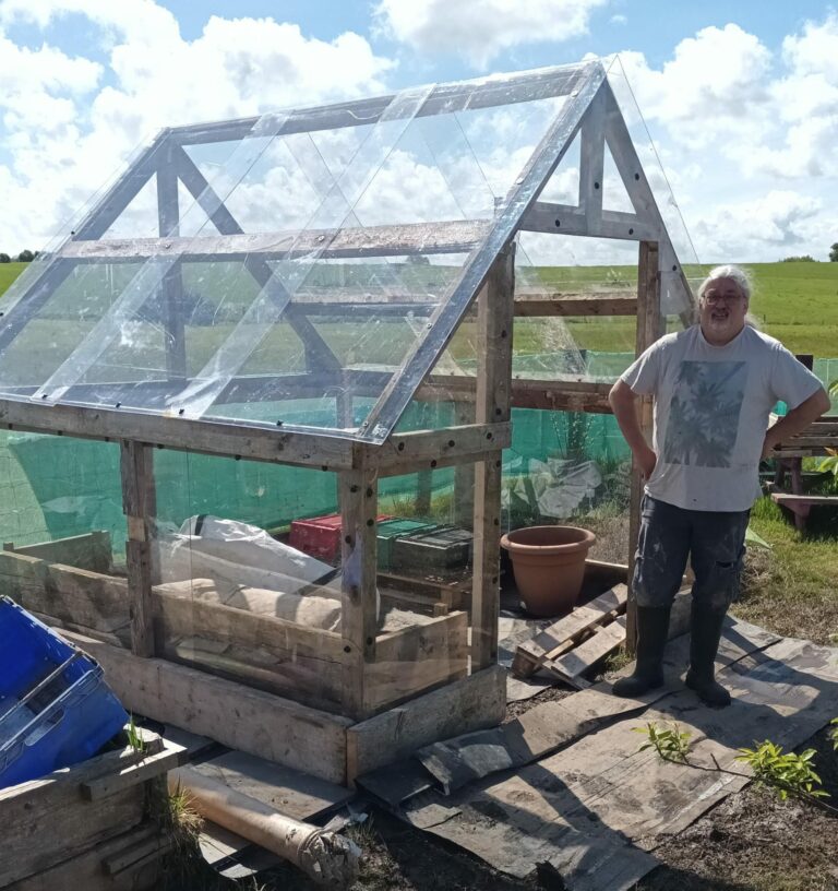 Tús team in Meath develop prototype ‘screenhouse’ made from old Covid screens
